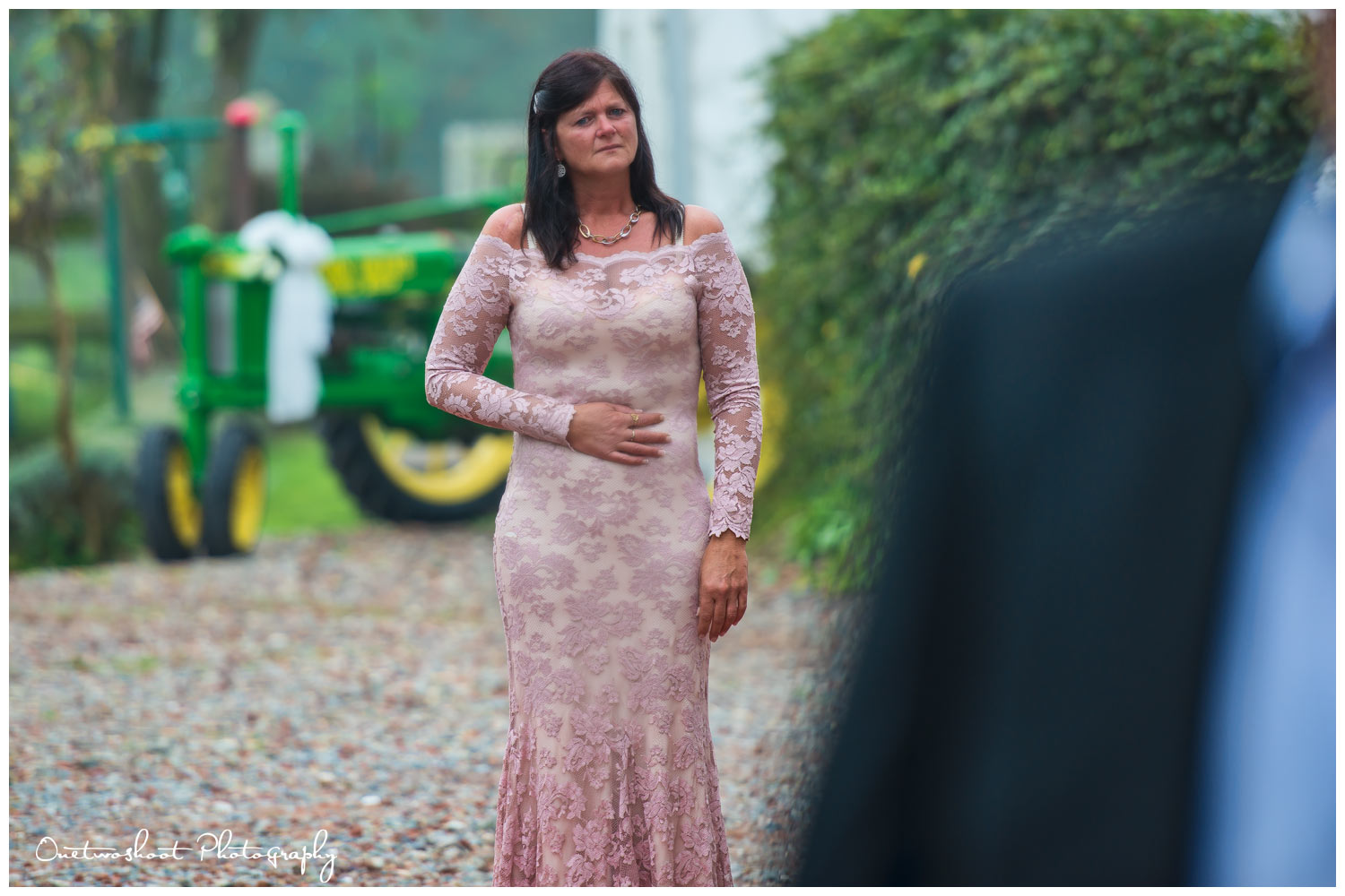huwelijksfotograaf met first look van de bruid