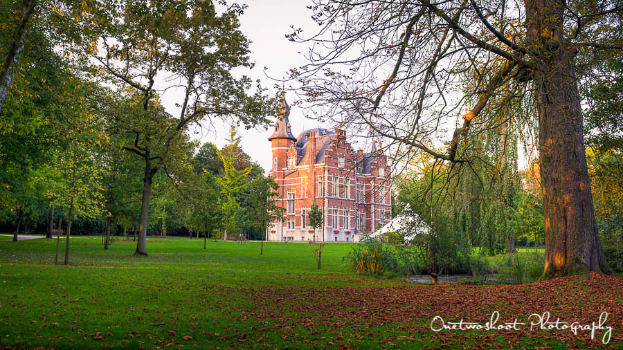 Mooie zicht op het kasteel domein Blauwendael, ideaal park voor huwelijksfotograaf en bruidspaar voor huwelijksfotografie