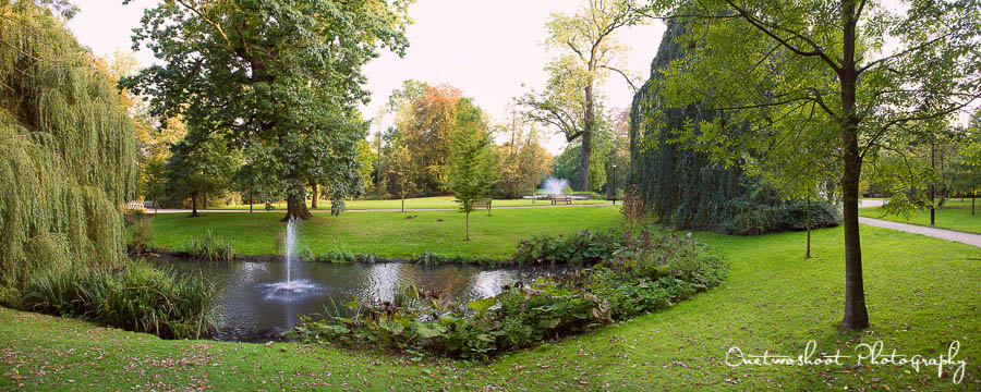 Mooi breed overzicht van de wandelpaden en waterpartijen in het park Blauwendael, ideaal park voor huwelijksfotograaf en bruidspaar voor huwelijksfotografie