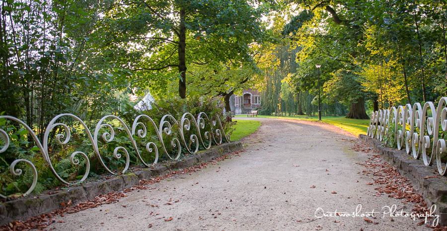 Brug met elegante afsluiting in het park Blauwendael, ideaal park voor huwelijksfotograaf en bruidspaar voor huwelijksfotografie