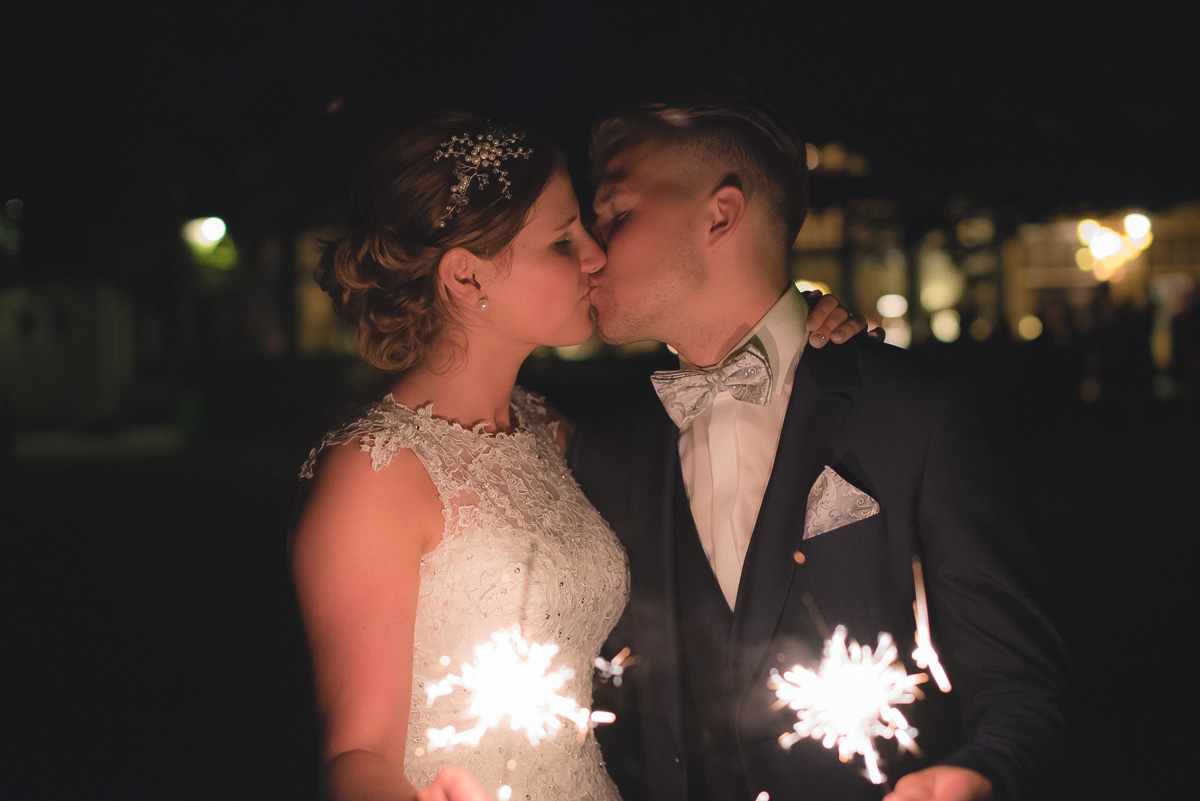 huwelijksfotograaf trouwfotograaf bruidsfotografie van bart en maureen in Zuiddorpe Nederland Zelzate