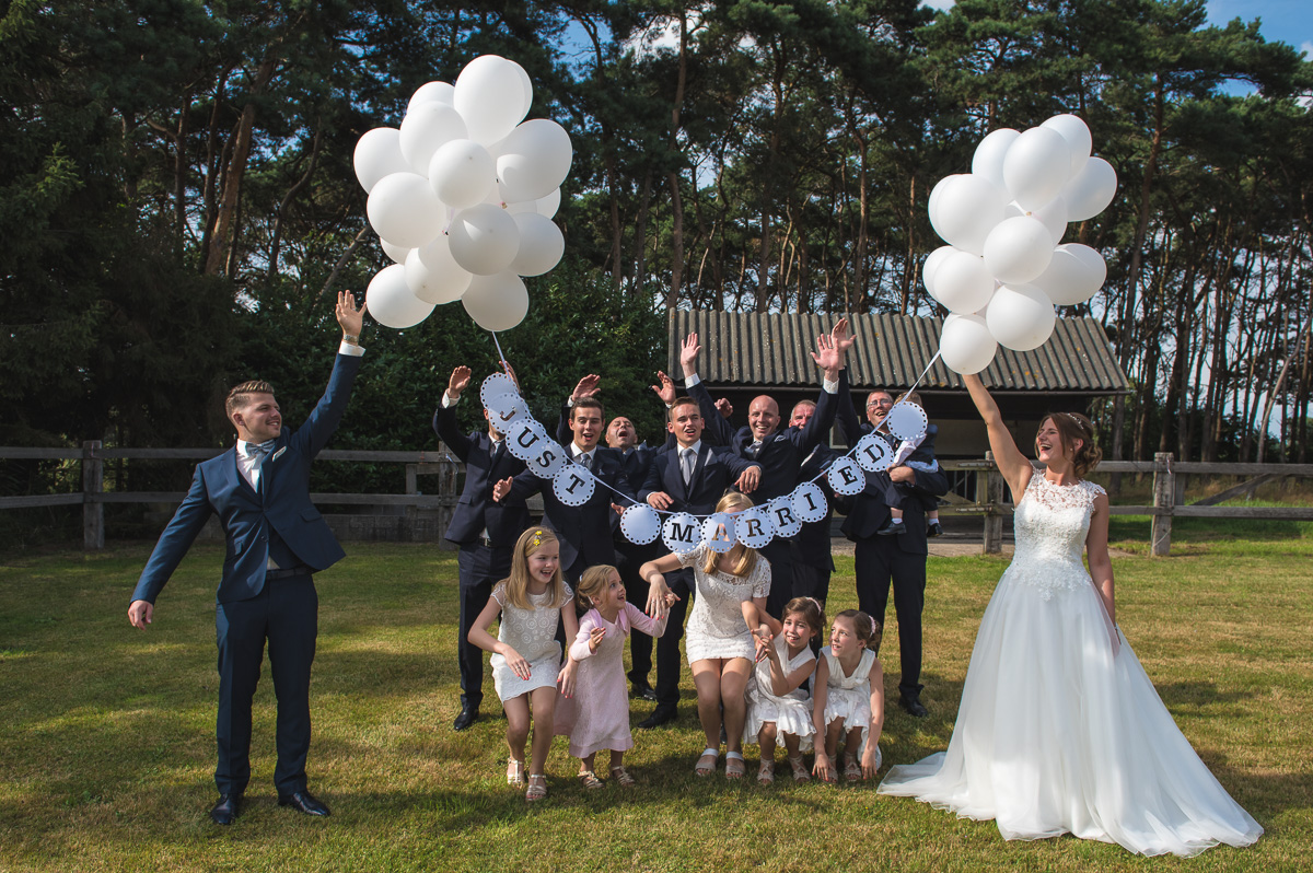 huwelijksfotograaf trouwfotograaf bruidsfotografie van bart en maureen in Zuiddorpe Nederland Zelzate